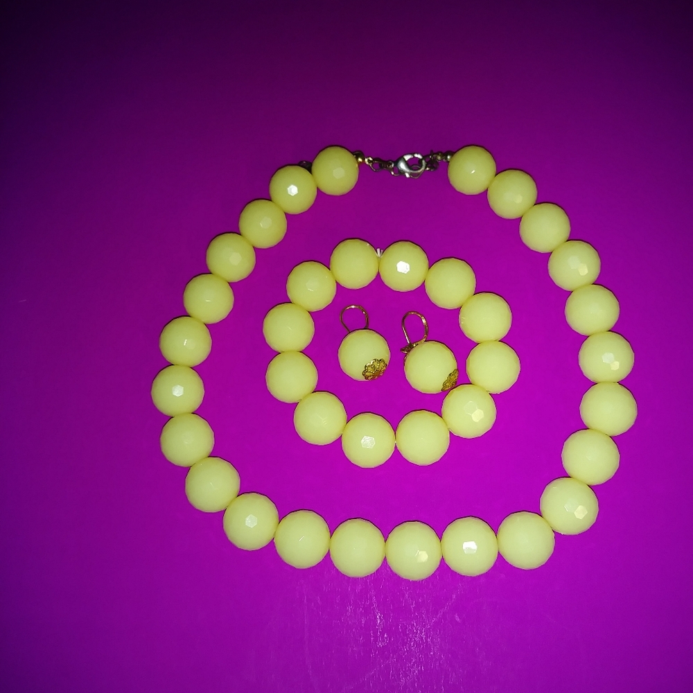 Big YELLOW Plastic BEAD Necklace SET Retro